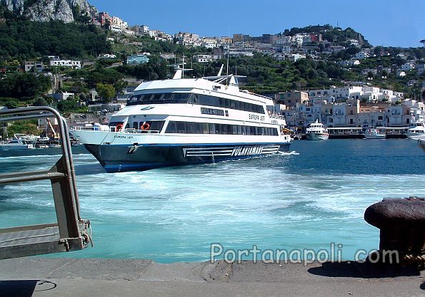 Hydrofoil at the port of Marina Grande