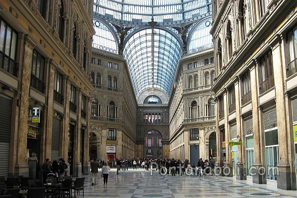 Interior Galleria Umberto I (Naples)