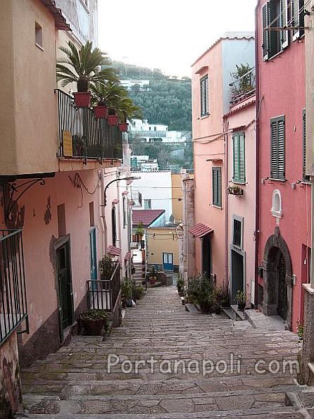 Path to the port Marina Lobra